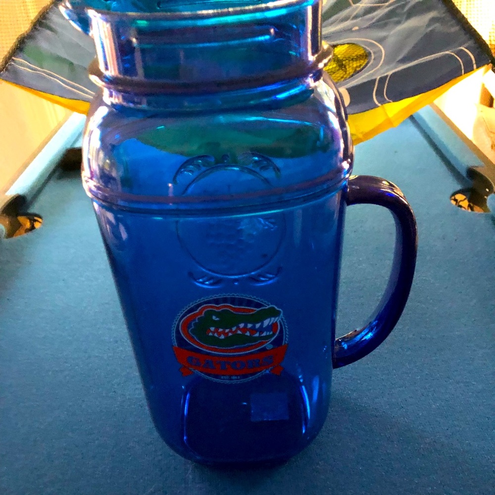 Plastic 85 oz Gator Pitcher . Collect and save one of a kind color blue